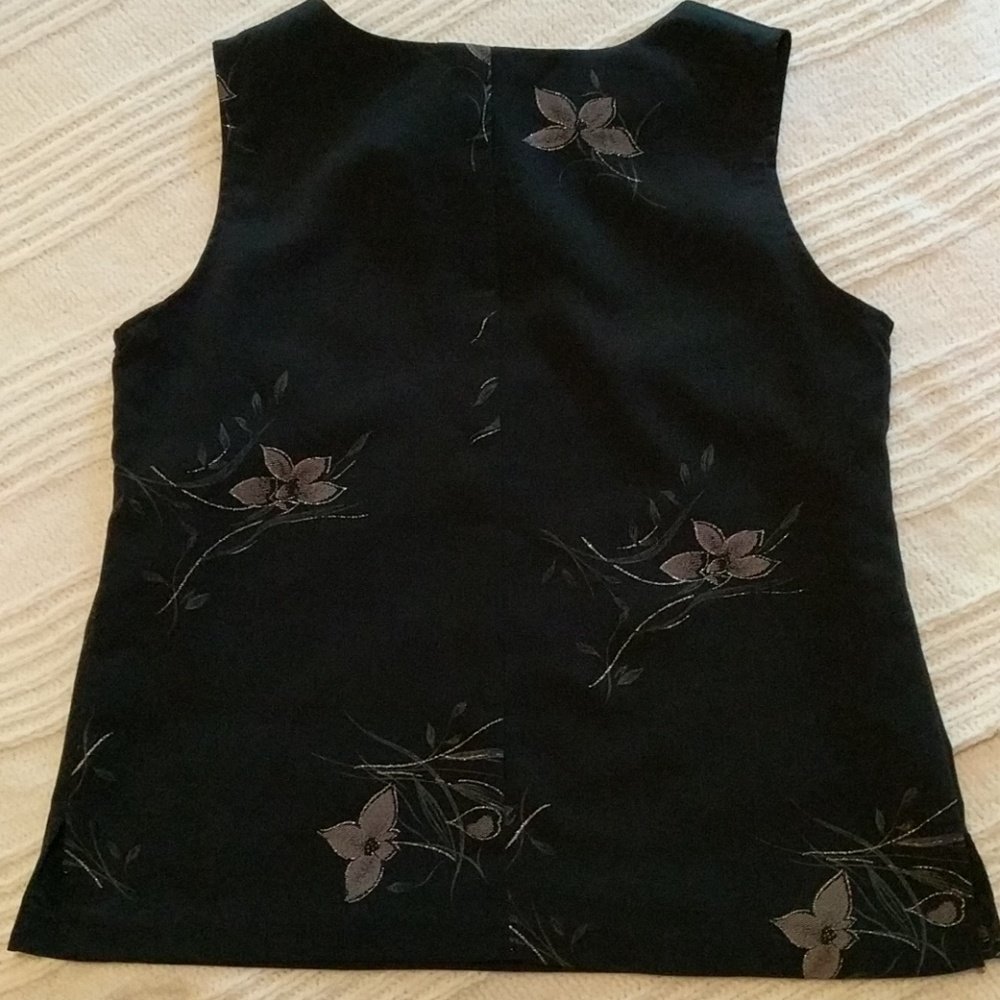 2/$15 Pretty layering shell - Picture 3 of 4